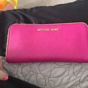 Michael kors wallet